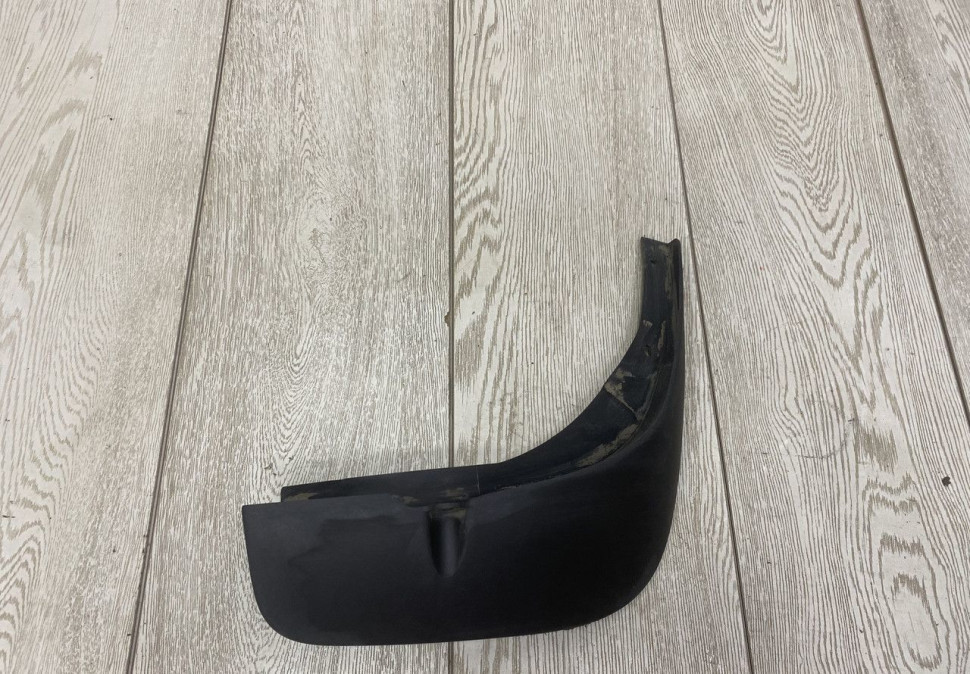 Брызговик задний правый Renault Duster OEM 788126833R Брызговик задний правый Renault Duster OEM 788126833R