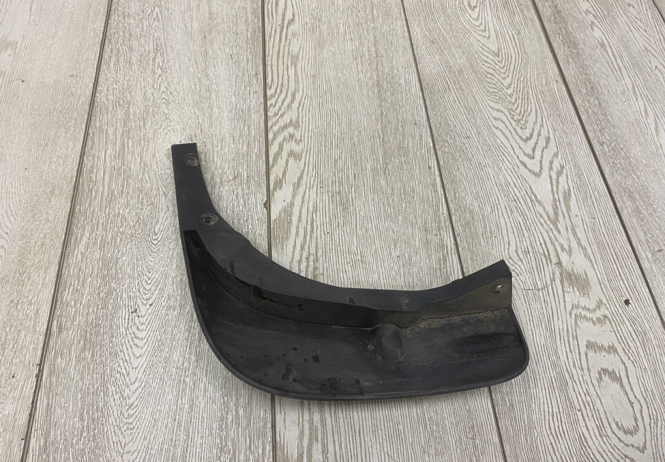 Брызговик задний правый Renault Duster OEM 788126833R Брызговик задний правый Renault Duster OEM 788126833R