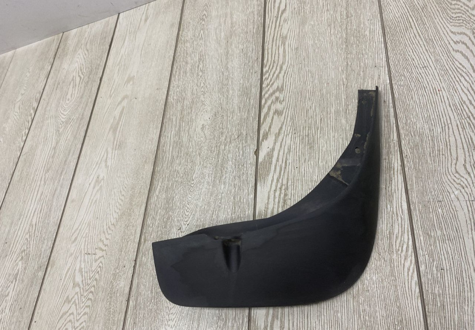 Брызговик задний правый Renault Duster OEM 788126833R Брызговик задний правый Renault Duster OEM 788126833R