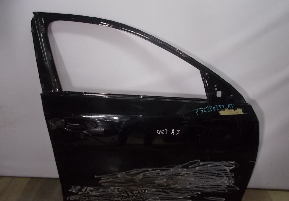 Дверь передняя правая бу Skoda Octavia A7 OEM 5E0831052A