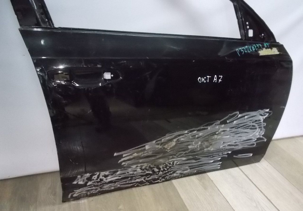 Дверь передняя правая бу Skoda Octavia A7 OEM 5E0831052A