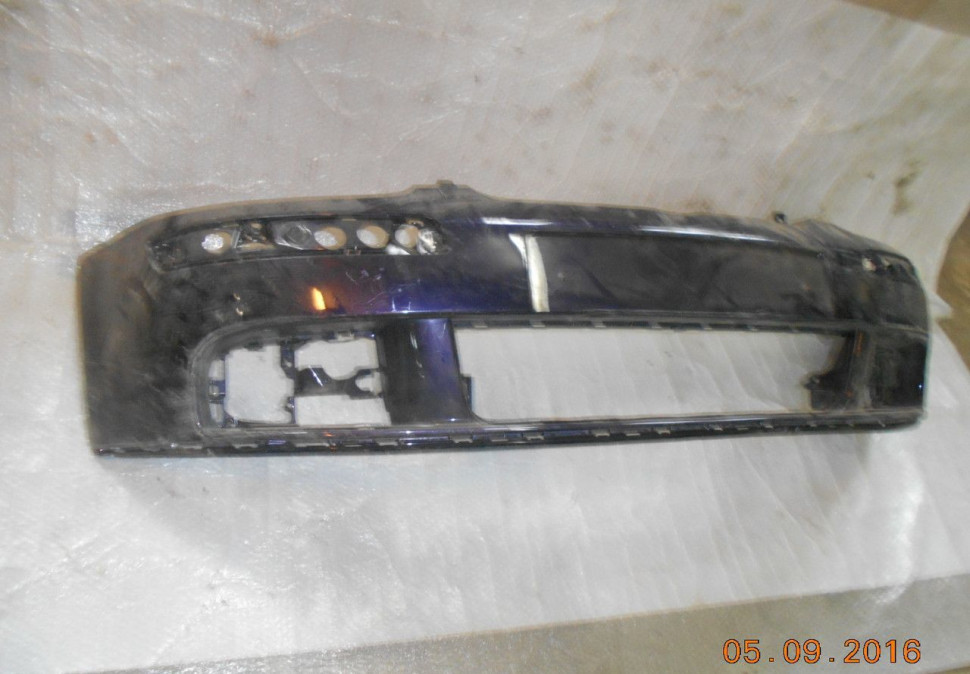 Бампер передний Volkswagen Golf 5 (скл-3)