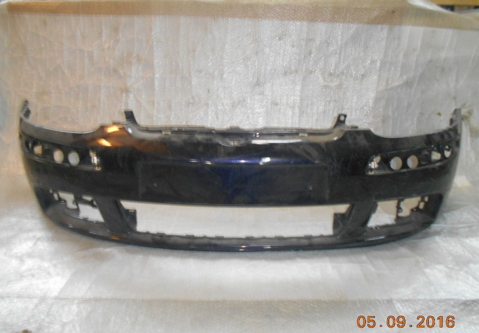 Бампер передний Volkswagen Golf 5 (скл-3)