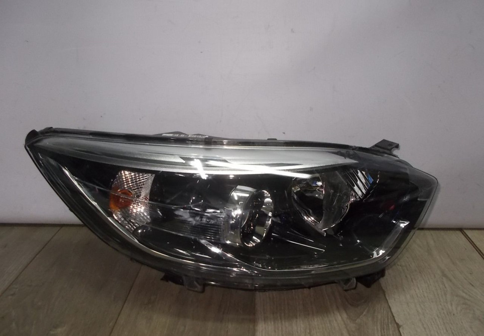 Фара правая бу Renault Kaptur OEM 260108765R
