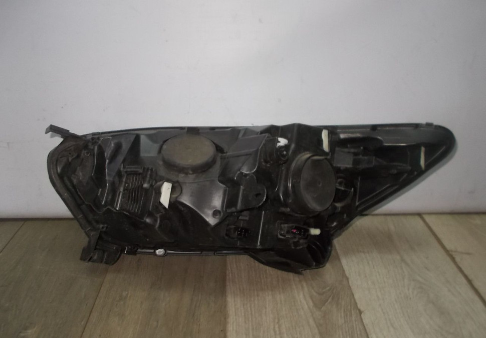 Фара правая бу Renault Kaptur OEM 260108765R