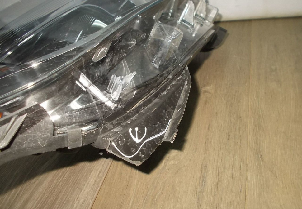Фара правая бу Renault Kaptur OEM 260108765R