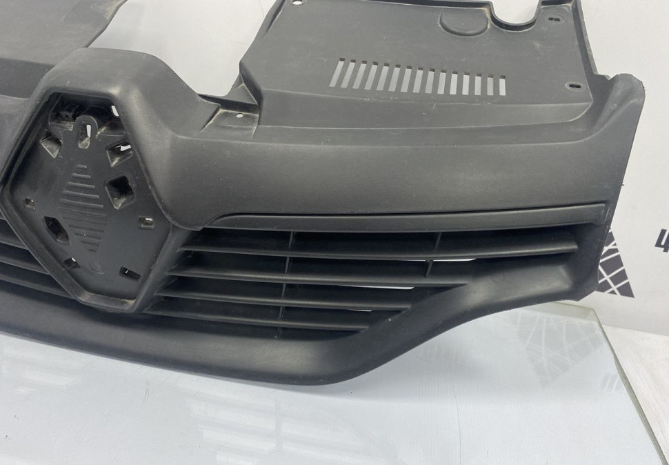 Решетка радиатора Renault Logan 2 OEM 623105727R