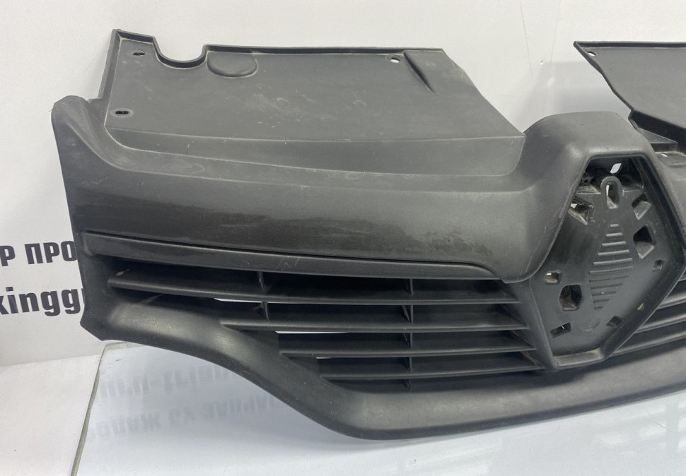 Решетка радиатора Renault Logan 2 OEM 623105727R