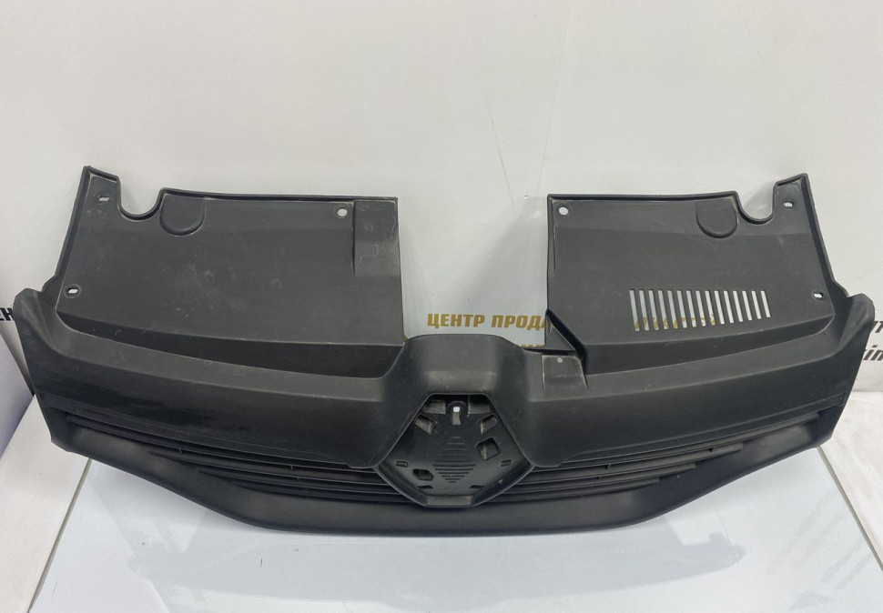 Решетка радиатора Renault Logan 2 OEM 623105727R