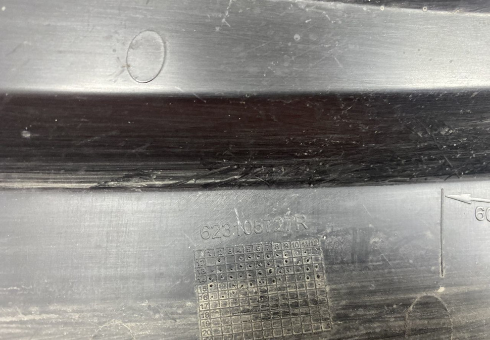 Решетка радиатора Renault Logan 2 OEM 623105727R