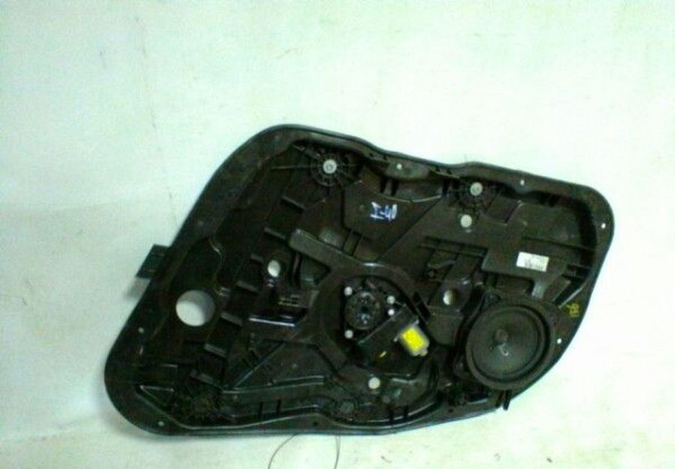 Стеклоподъемник передний правый Hyundai i40 OEM 824803Z000