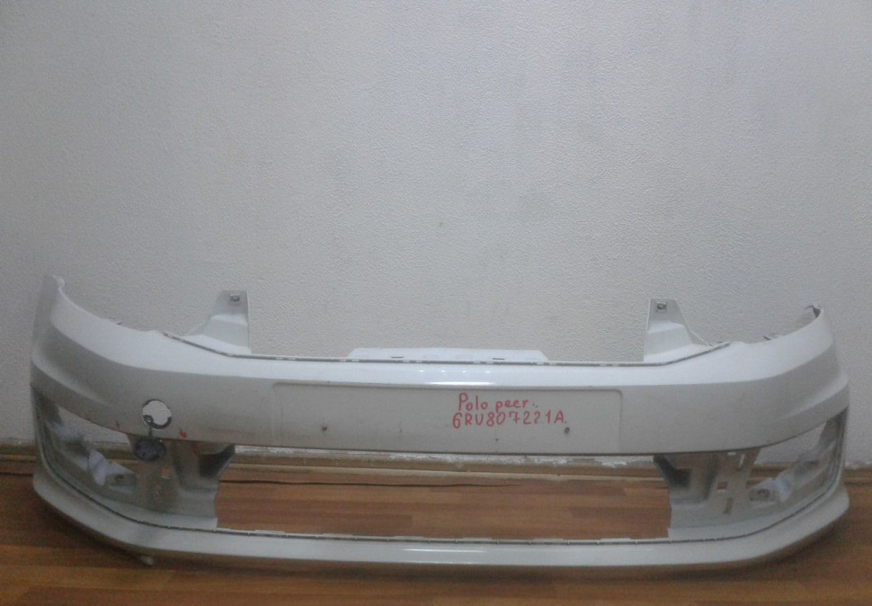 Бампер передний Volkswagen Polo седан рест Oem 6RU807221A (трещина)