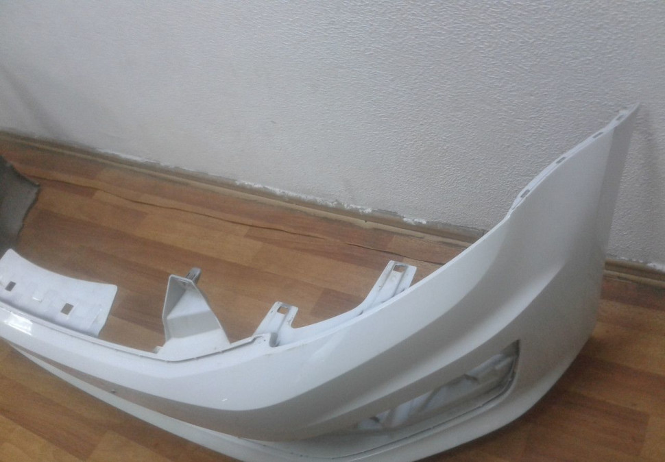 Бампер передний Volkswagen Polo седан рест Oem 6RU807221A (трещина) Бампер передний Volkswagen Polo седан рест Oem 6RU807221A (трещина)