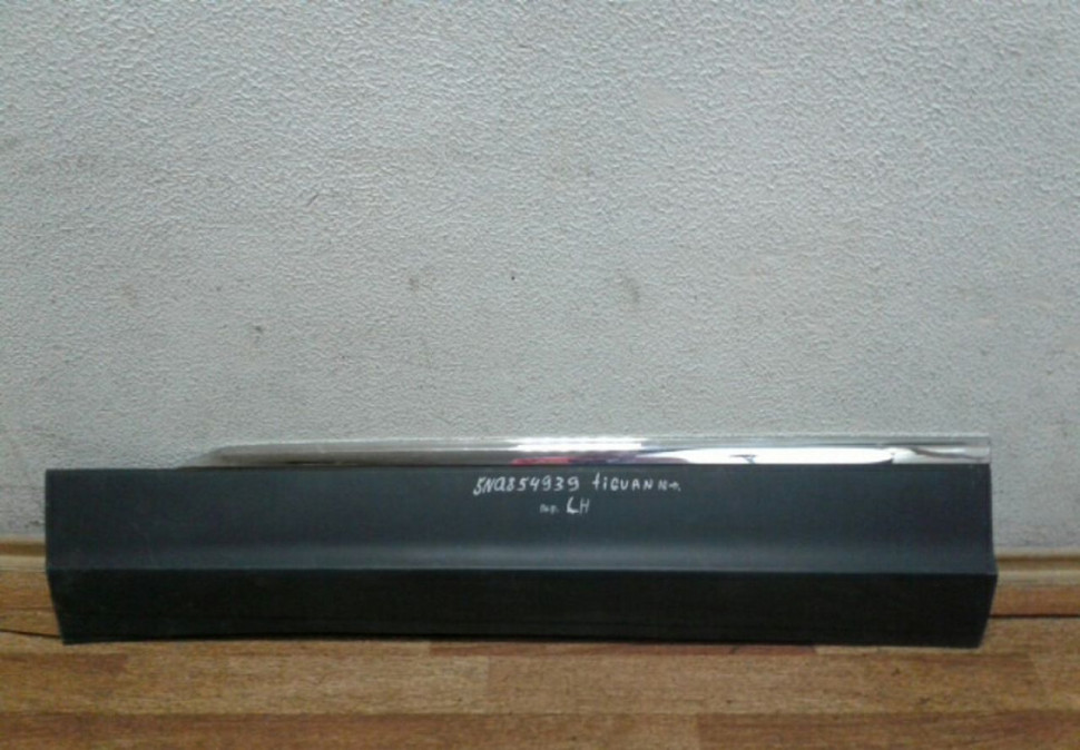 Молдинг двери передний левый Volkswagen Tiguan II 16- Oem 5NA854939 (скл-3)