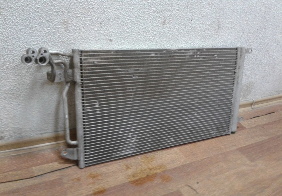 Радиатор кондиционера Volkswagen Polo oem 6r0820411t