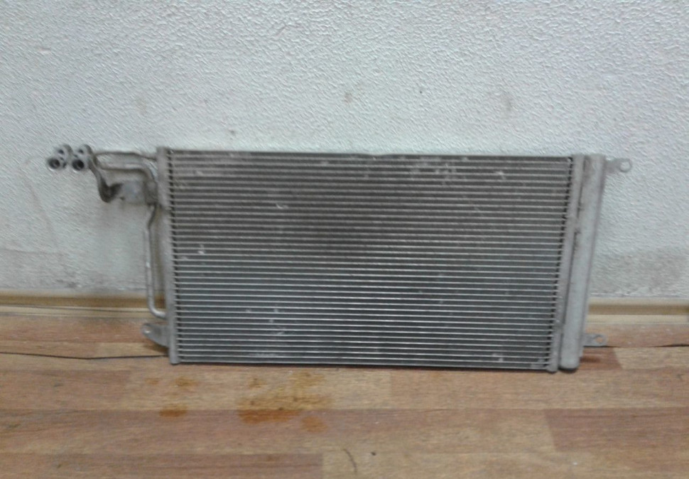 Радиатор кондиционера Volkswagen Polo oem 6r0820411t