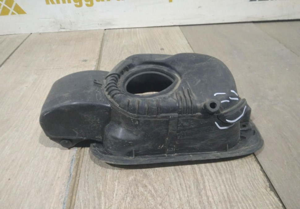 Лючок бензобака бу Skoda Yeti OEM 5L0809702B Лючок бензобака бу Skoda Yeti OEM 5L0809702B