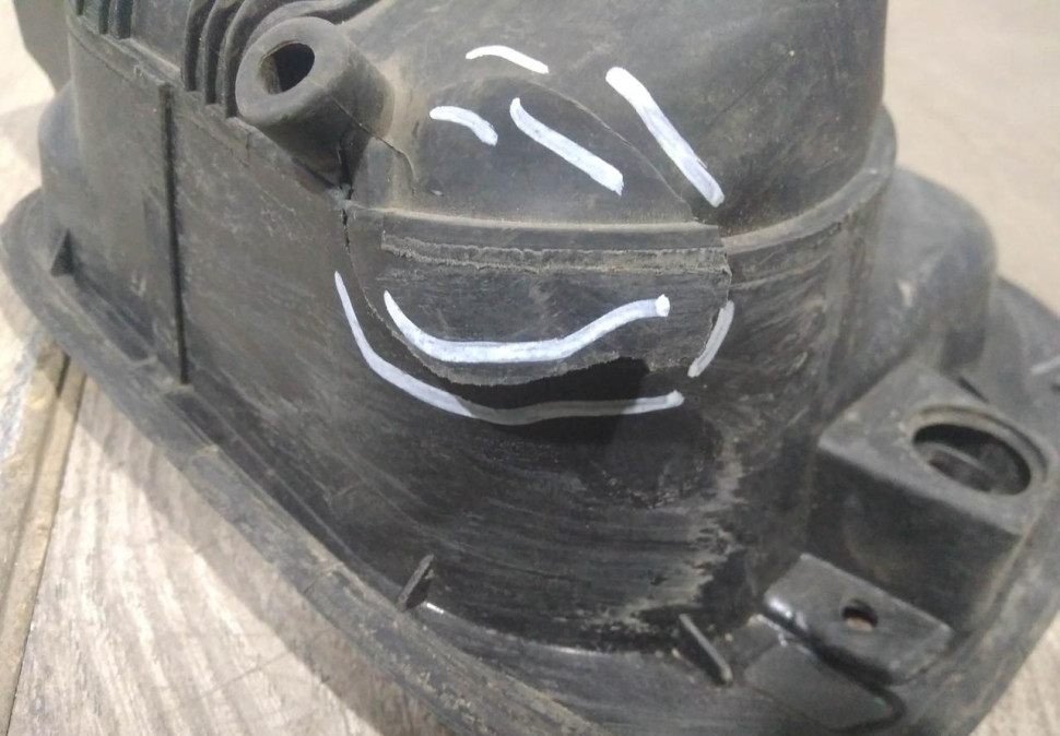 Лючок бензобака бу Skoda Yeti OEM 5L0809702B Лючок бензобака бу Skoda Yeti OEM 5L0809702B