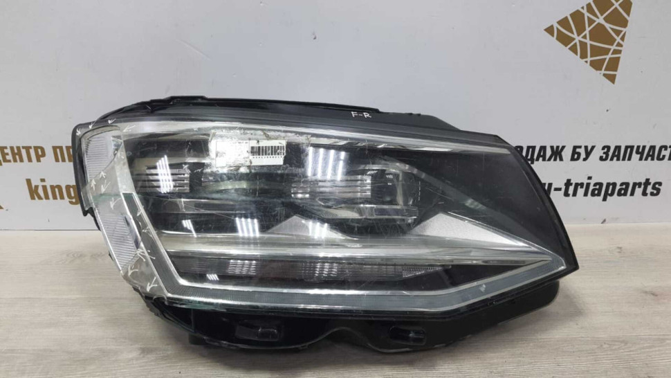 Фара правая LED Volkswagen Multivan T6 2015 Дорестайлинг