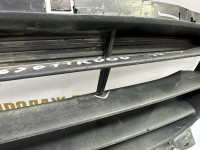 Решетка переднего бампера Hyundai Solaris 1 дорестайлинг OEM 865611R000