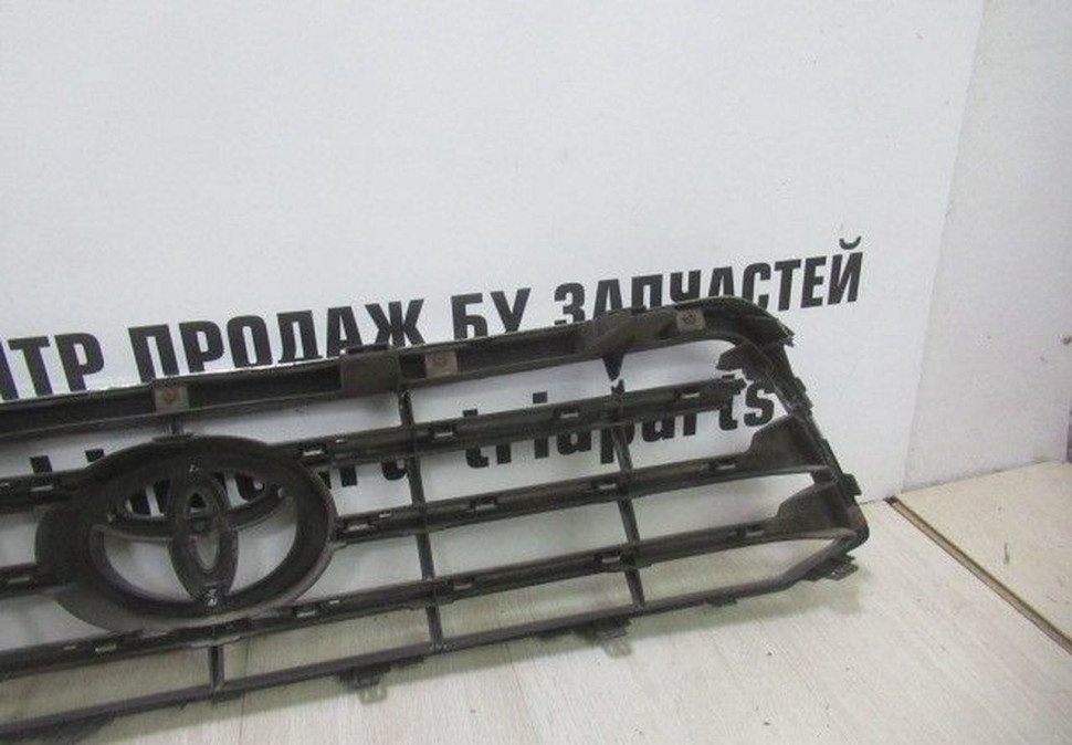 Решетка радиатора Toyota Highlander 2 oem 5311148110(скл-3) Решетка радиатора Toyota Highlander 2 oem 5311148110(скл-3)