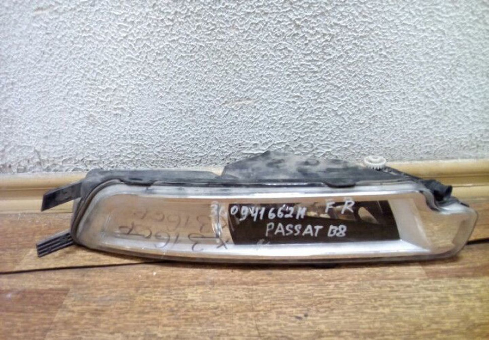 Фара ПТФ правая Volkswagen Passat B8 Oem 3G0941622H