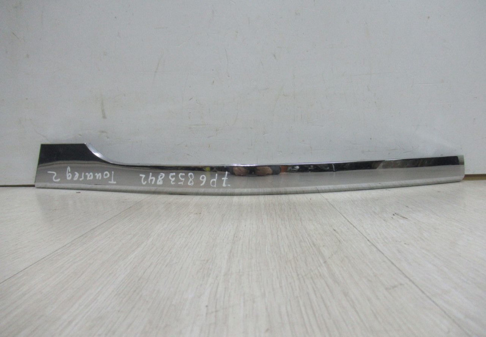 Молдинг заднего бампера правый Volkswagen Touareg 2 oem 7p6853842