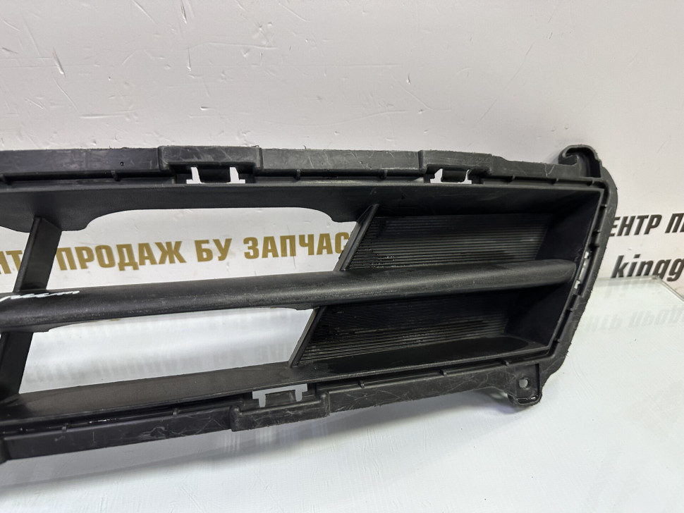 Решетка переднего бампера Hyundai Solaris 1 рестайлинг 2014 OEM 865614L500
