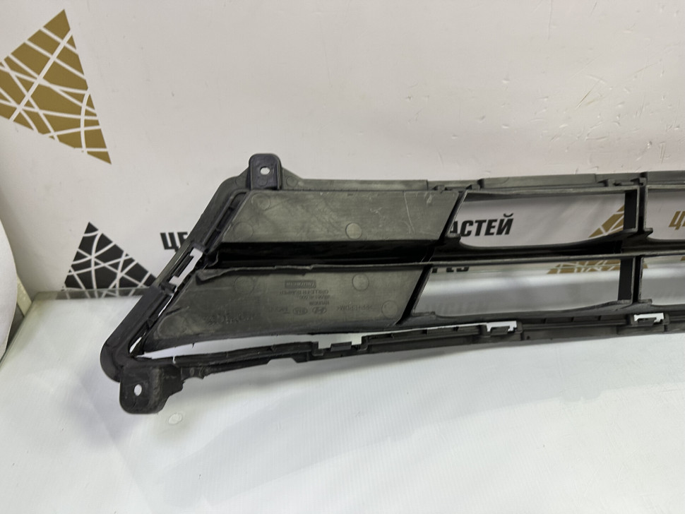Решетка переднего бампера Hyundai Solaris 1 рестайлинг 2014 OEM 865614L500