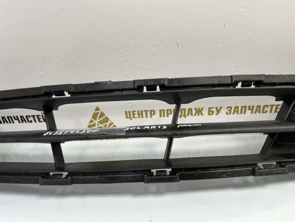 Решетка переднего бампера Hyundai Solaris 1 рестайлинг 2014 OEM 865614L500 Решетка переднего бампера Hyundai Solaris 1 рестайлинг 2014 OEM 865614L500