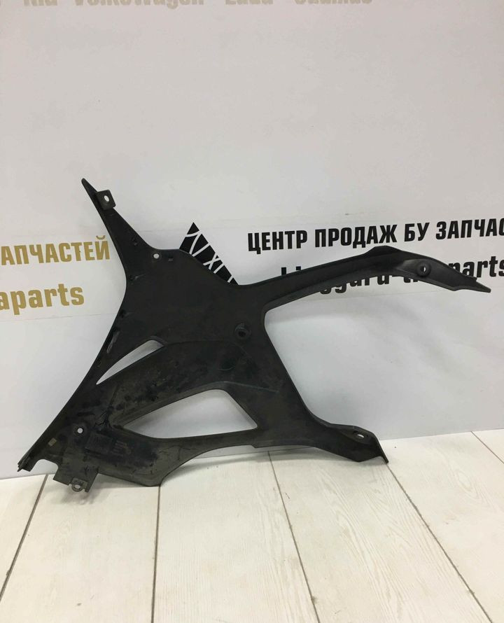 Накладка двигателя правая BMW S 1000 RR OEM 46639467726 Накладка двигателя правая BMW S 1000 RR OEM 46639467726