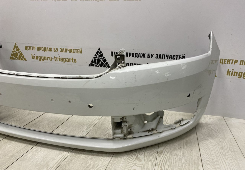 Бампер передний Skoda Rapid OEM 60U807221F