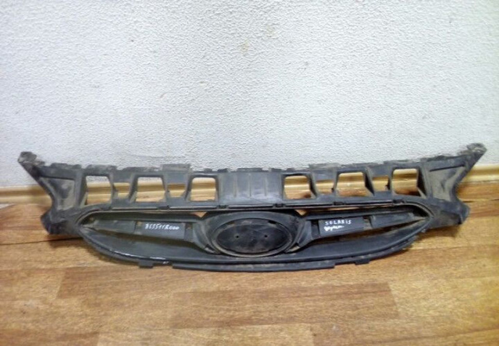 Решетка радиатора Hyundai Solaris до рест Oem 863511R000 (трещ)