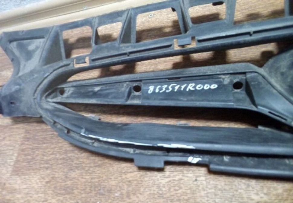 Решетка радиатора Hyundai Solaris до рест Oem 863511R000 (трещ)