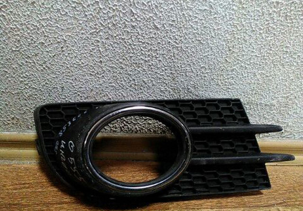 Решетка ПТФ правая Volkswagen Tiguan oem 5n0853666