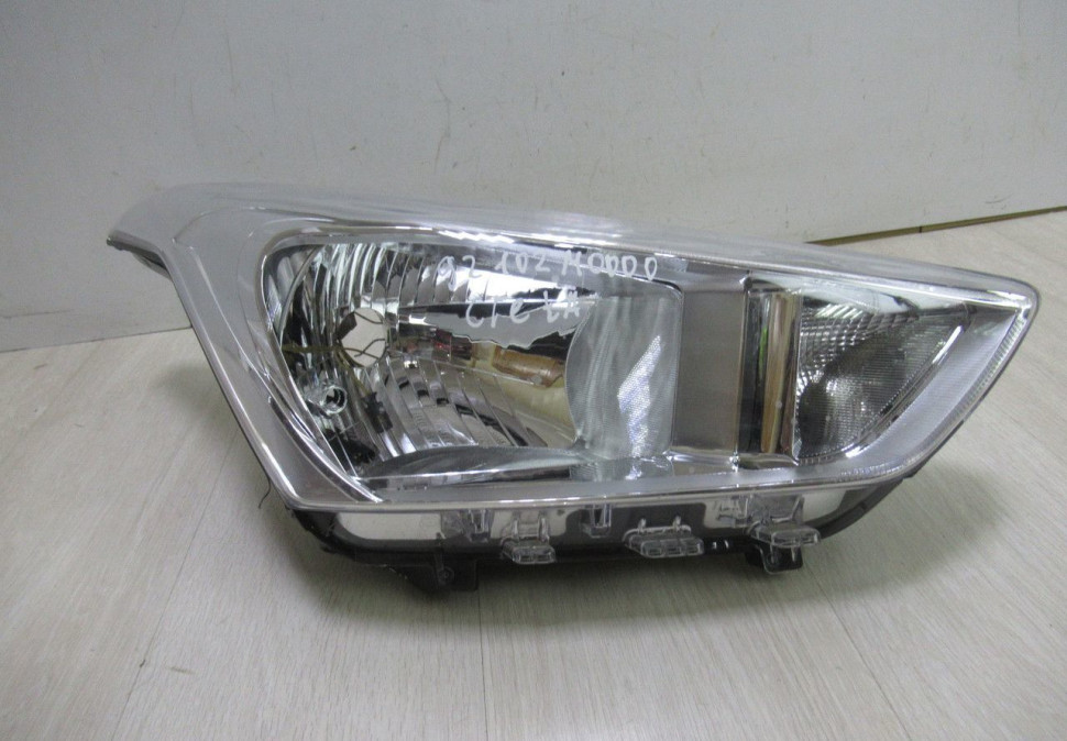 Фара правая (галоген) Hyundai Creta oem 92102m0000 (слом все крепл.слом.часть в корпусе) (скл-3)