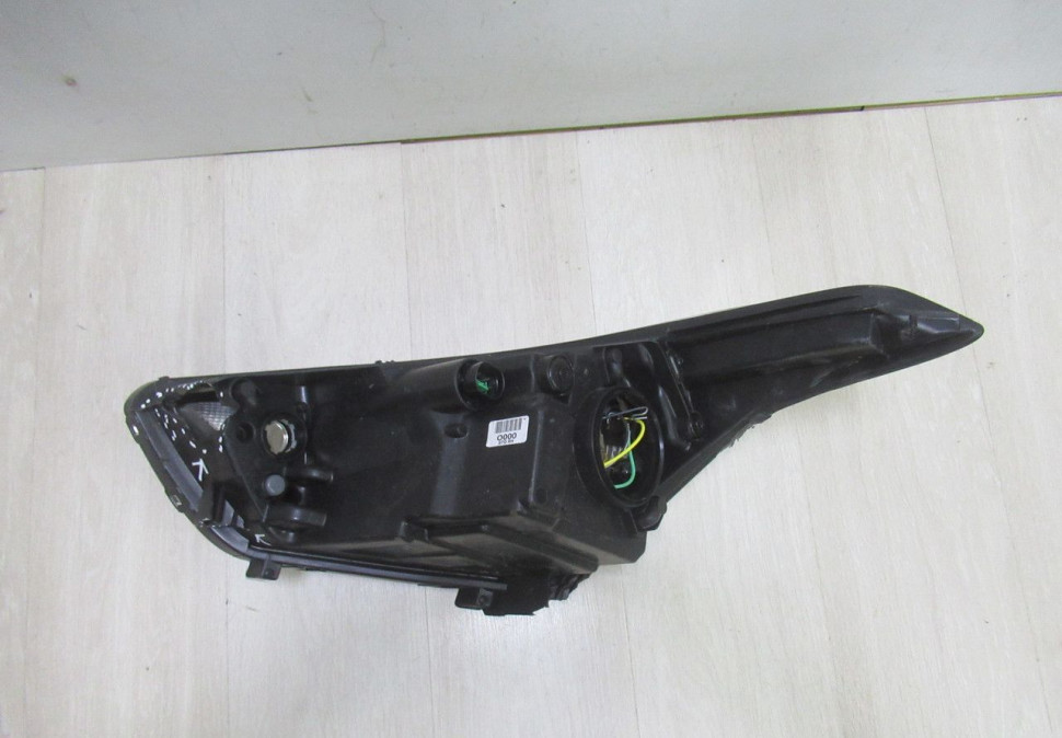 Фара правая (галоген) Hyundai Creta oem 92102m0000 (слом все крепл.слом.часть в корпусе) (скл-3)