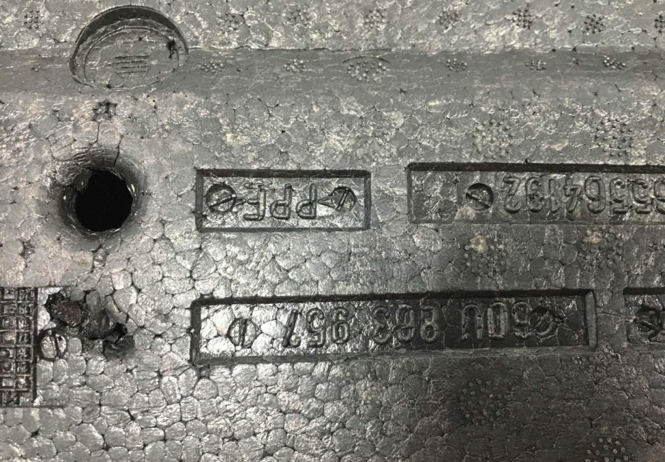 Ящик для инструментов в багажник Skoda Rapid oem 60U863957