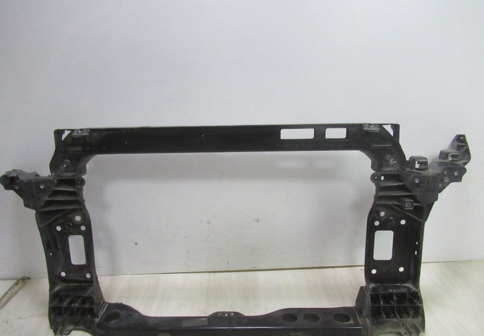 Панель передняя Hyundai Tucson 3 oem 64101d7000 (слом.часть)