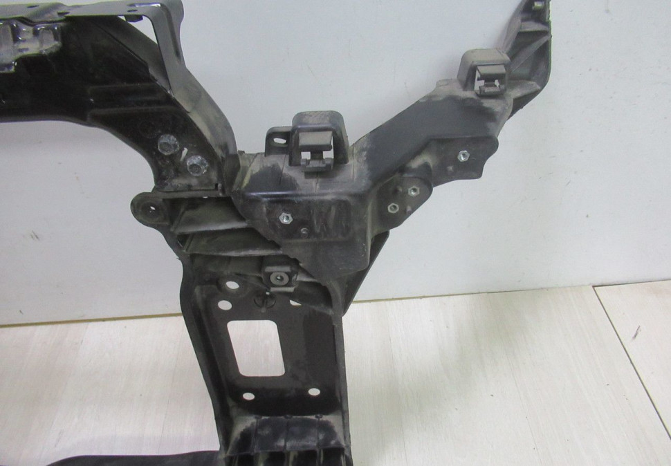 Панель передняя Hyundai Tucson 3 oem 64101d7000 (слом.часть)