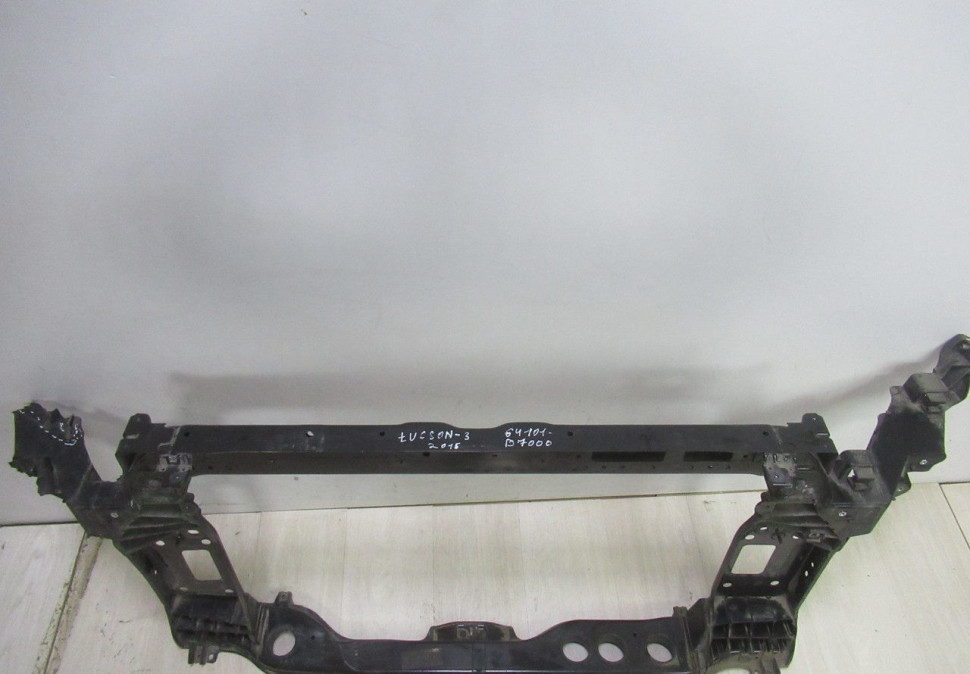 Панель передняя Hyundai Tucson 3 oem 64101d7000 (слом.часть)