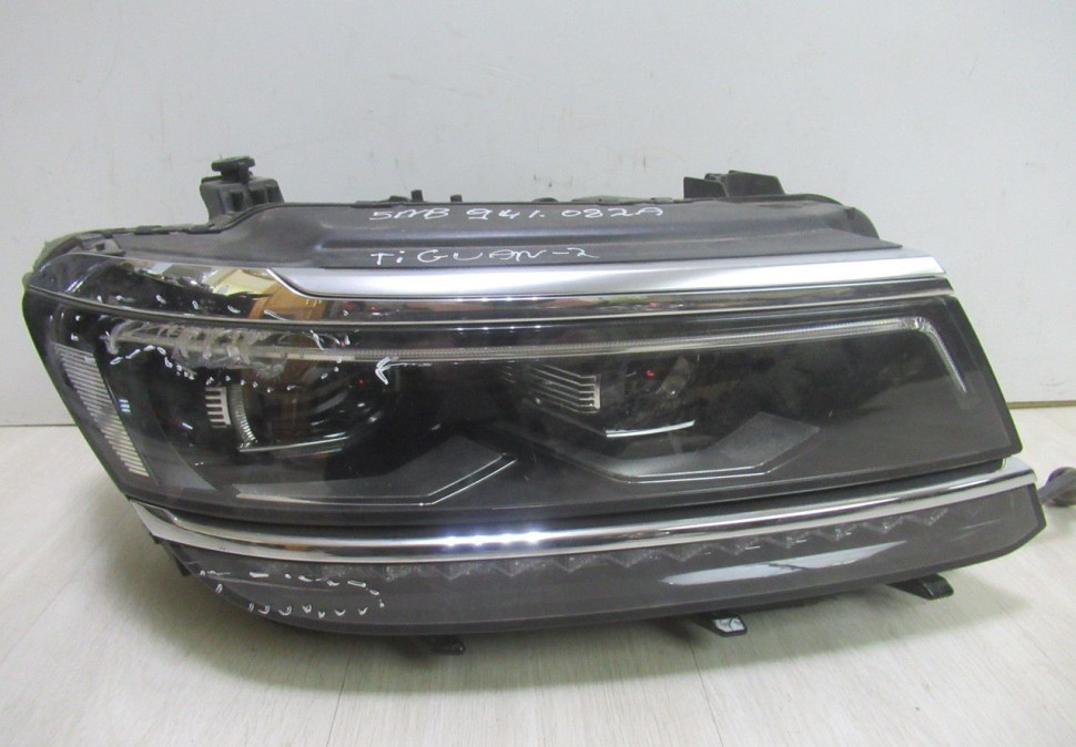 Фара правая LED Volkswagen Tiguan 2 oem 5nb941082a (слом.стекло) (скл-3)