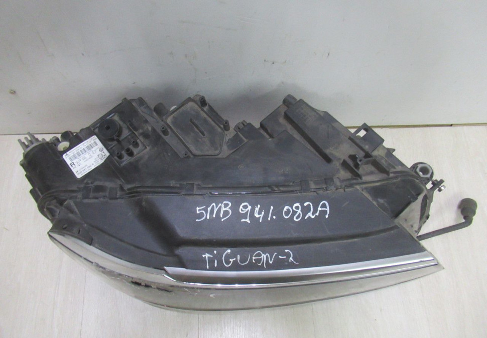 Фара правая LED Volkswagen Tiguan 2 oem 5nb941082a (слом.стекло) (скл-3)