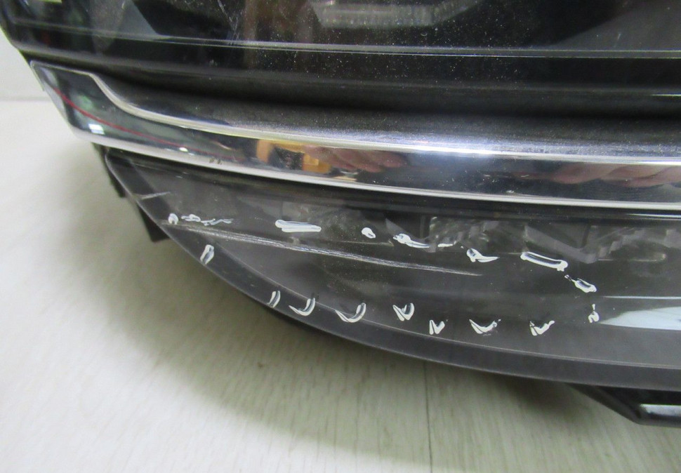 Фара правая LED Volkswagen Tiguan 2 oem 5nb941082a (слом.стекло) (скл-3)