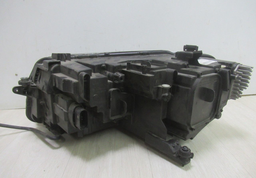 Фара правая LED Volkswagen Tiguan 2 oem 5nb941082a (слом.стекло) (скл-3)