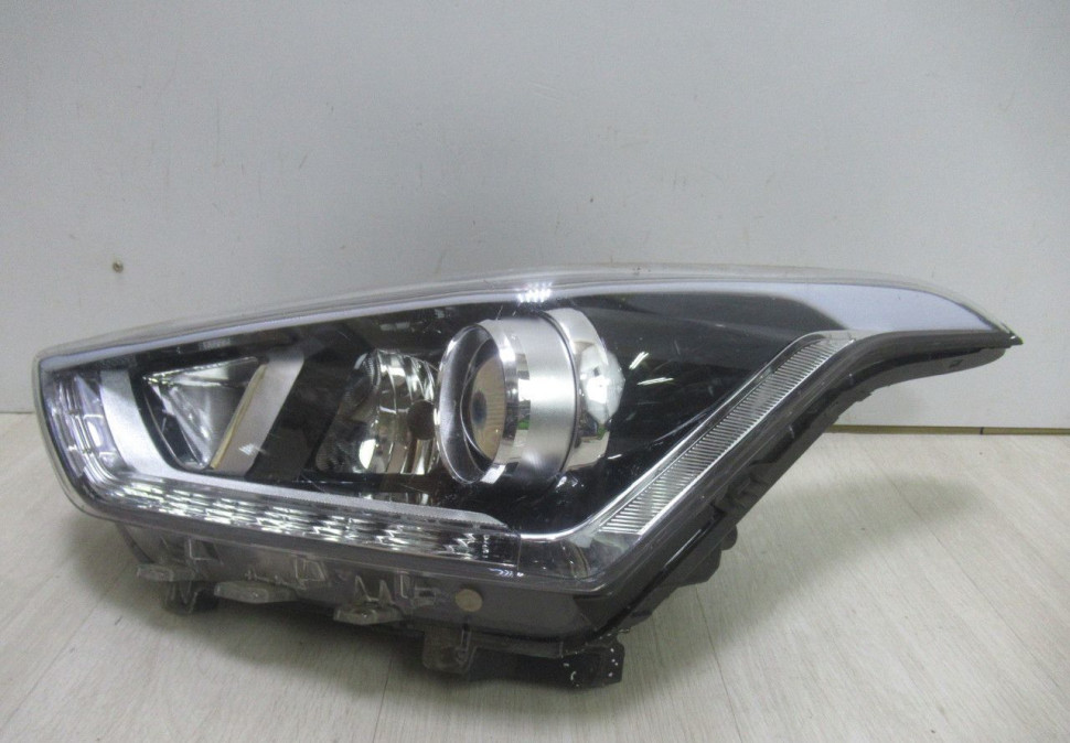 Фара левая (галоген, диодная ) Hyundai Creta oem 92101m0100 (сл. все крп.)(сл.чь в корп)(скл-3)