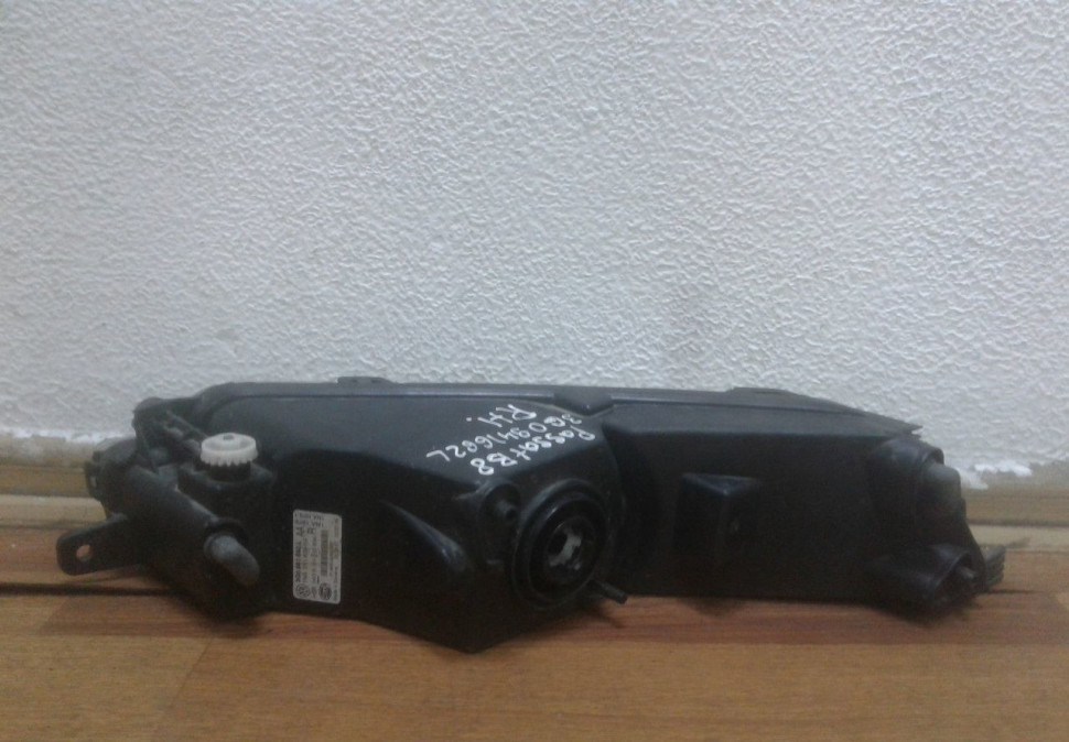 Фара Птф правая Volkswagen Passat B8 oem 3g0941662l (слом. 1 крепл.)