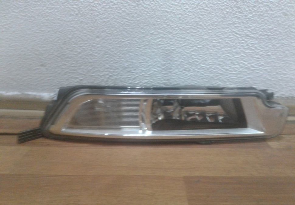 Фара Птф правая Volkswagen Passat B8 oem 3g0941662l (слом. 1 крепл.)