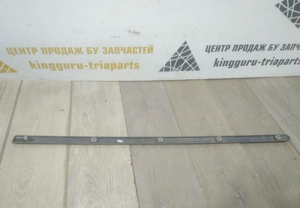 Накладка передней двери бу Renault Logan OEM 8200209755 Накладка передней двери бу Renault Logan OEM 8200209755