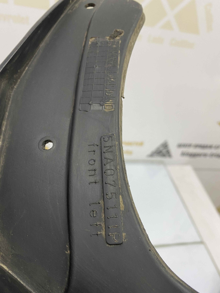 Брызговик передний правый Volkswagen Tiguan 2 2016> oem 5NA075111P